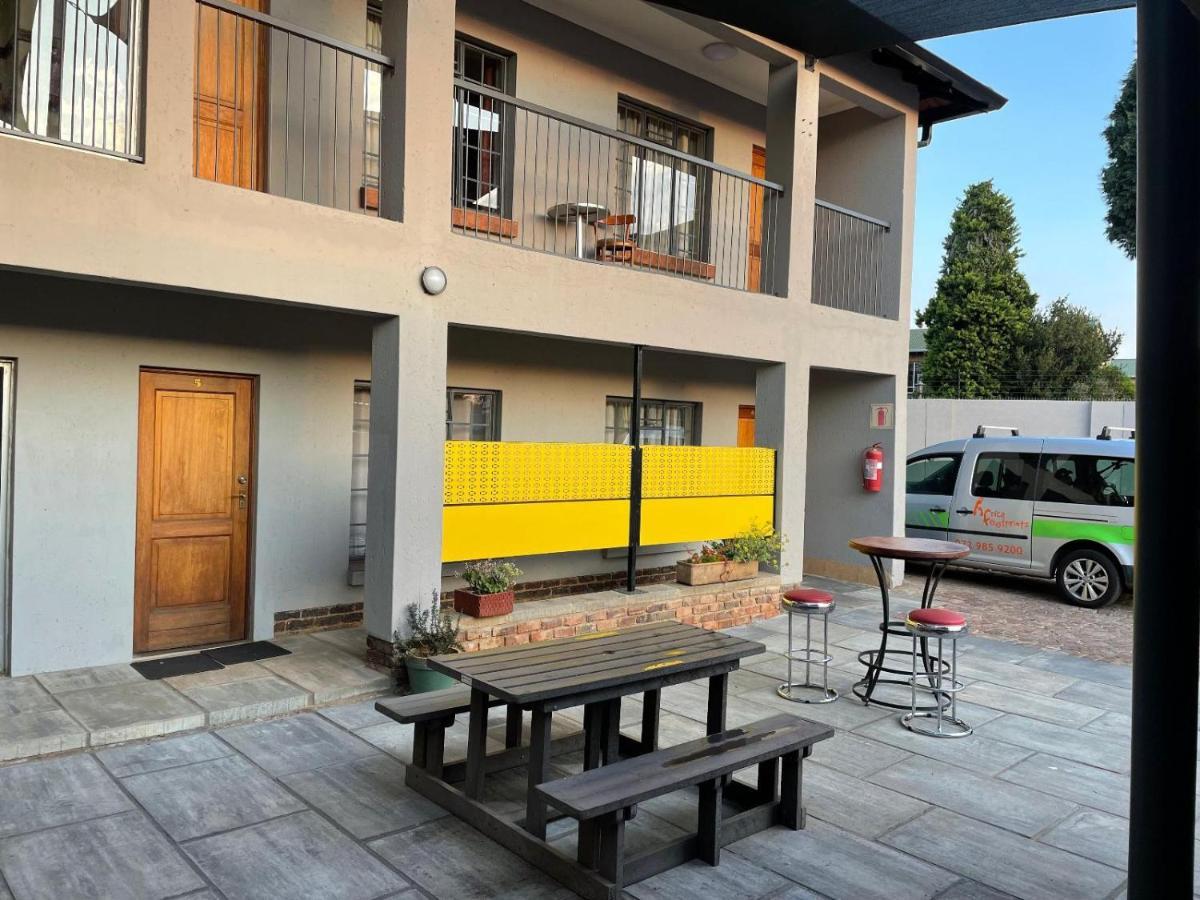 Africa Footprints Lodge Kempton Park Exterior foto