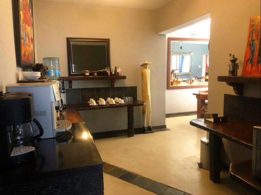 Africa Footprints Lodge Kempton Park Exterior foto