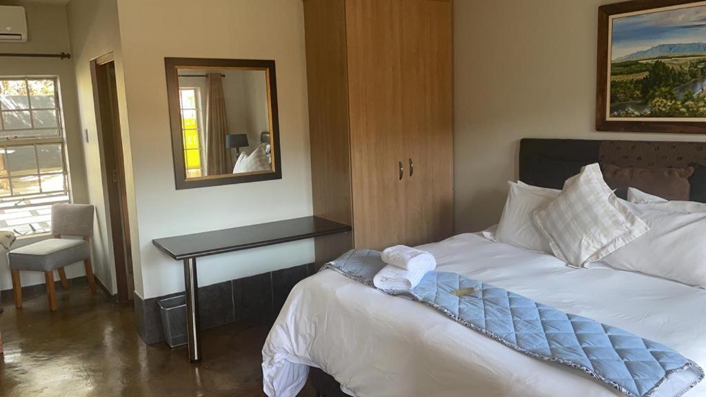 Africa Footprints Lodge Kempton Park Exterior foto
